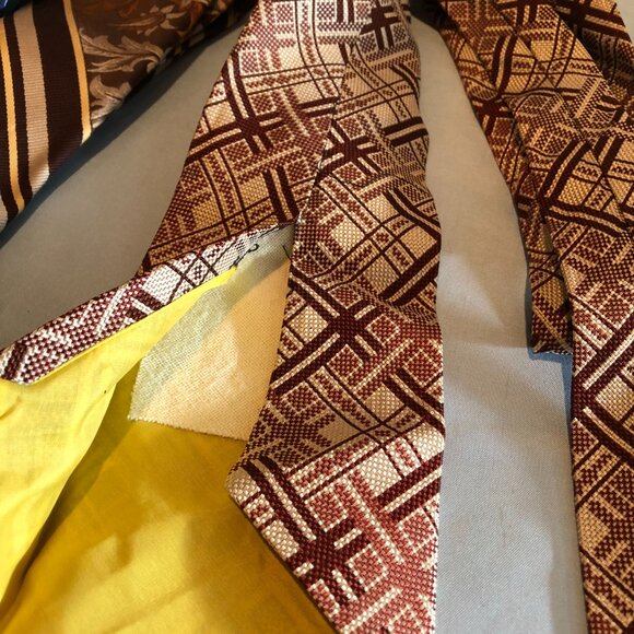 VINTAGE LOT of 8 Mens Ties - Some Imperfections SEE LISTING #F1 - Picture 9 of 16